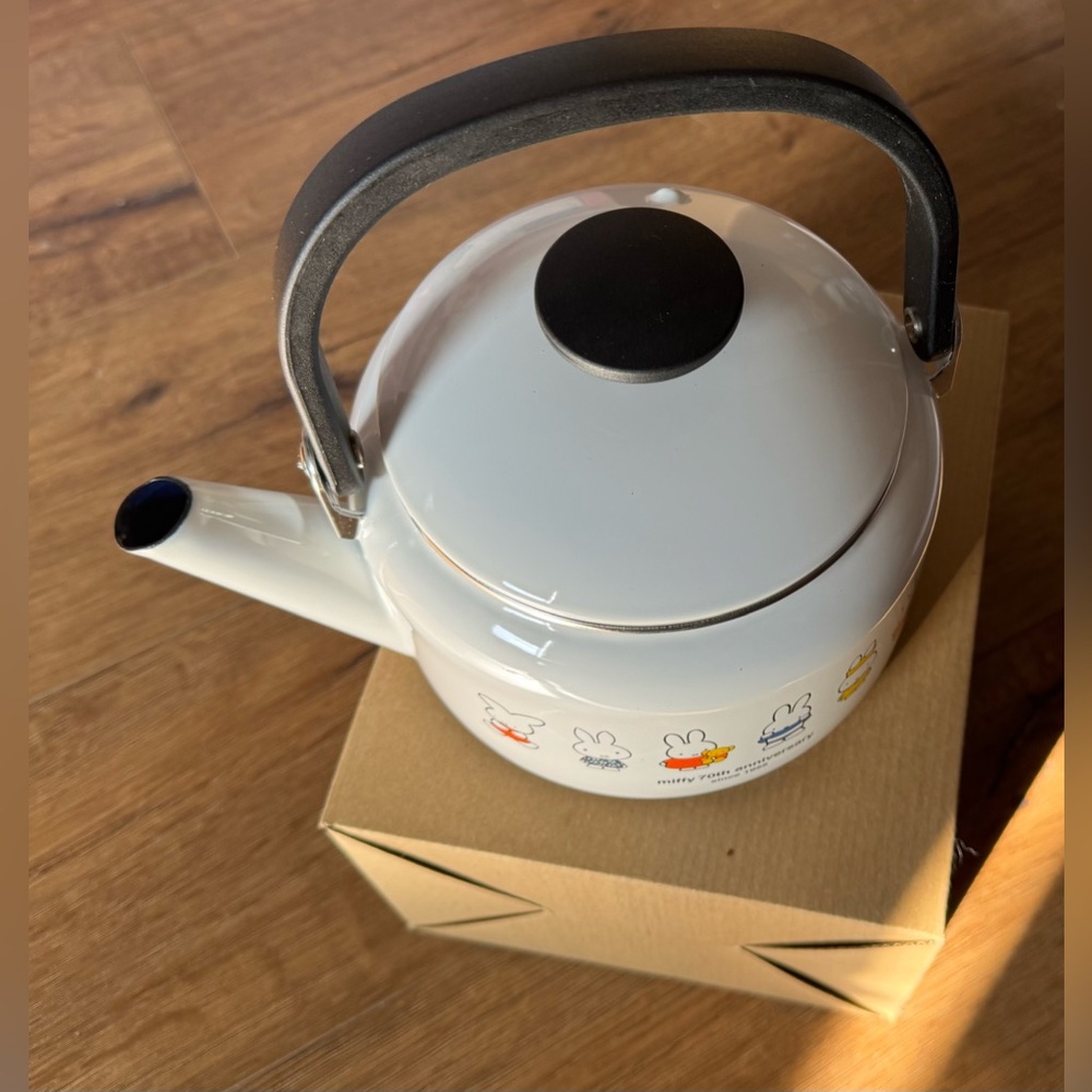MIFFY-Imported (NWT) White Character Tea Pot - Picture 11 of 13